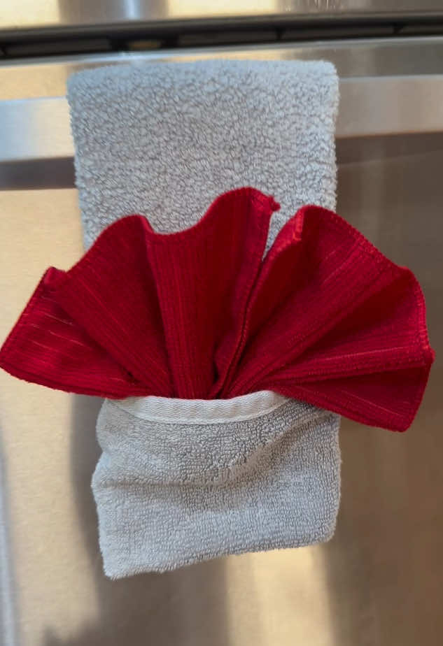 Genius life hack from my mom #KitchenHacks #cleaninghacks #kitchentips #kitchenhack #cleanhack #lifehacks #tiktokhacks #tiktokhacks #viralhacks #homhacks #momhacks #diyhacks #DIY #viraltiktok #easytips #fyp #tipsandtricks #viraltiktokvideo #hacks #usefullifetips #homehacks #MomsofTikTok 