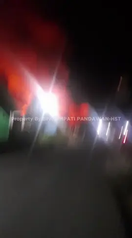 PUSDALOPS BPBD KAB.HULU SUNGAI TENGAH IZIN MELAPORKAN Hari       : Minggu Tgl/bln  : 25 Mei Tahun    : 2025 JENIS KEJADIAN Kebakaran Pemukiman (10.1.1) WAKTU Pukul ±22:45 Wita  T.K.M( tempat kejadian musibah ) - Jalan   : Walungku - Desa       : Kasarangan - Rt.                 : 04 - Rw.               : 02 - Kec              : Labuan Amas Utara - Kab              : Hulu Sungai Tengah - Provinsi       : Kalimantan Selatan  DAMPAK - Menghanguskan 4 Buah rumah. DATA PEMILIK BANGUNAN 1. Khadijah (1 Kk 1 Jiwa)  -Bangunan kayu terbakar 80% (Dokumen terbakar)  2. Kusasi (1 Kk 4 Jiwa)  -Bangunan kayu terbakar 100% (Dokumen terbakar)  3. Azhari (1 Kk 5 Jiwa)  -Bangunan kayu terbakar 100% (Dokumen terbakar)  4. Fauzi (1 Kk 4 Jiwa)  -Bangunan kayu terbakar 100% (Dokumen terbakar)  PETUGAS DI TEMPAT  LOKASI - TRC BPBD HST 1. Rusdikani 2. Aspihani 3. M. Nurdin 4. M. Fitrian 5. M. Riski Rahman 6. Munsyi kusnadi 7. Mujahid 8. M. Riski -TAGANA HST -TNI -POLRI -BPK / PMK HST (BALAKAR 654) -RELAWAN  - MASYARAKAT SETEMPAT - DAMKAR HST - BPBD BALANGAN INFORMASI DI DAPAT - Julak 06 TRC BPBD HST KET - Api Sudah Padam Sepenuhnya 100% KORBAN JIWA / LUKA - NIHIL PENYEBAB KEBAKARAN - masih di selidiki pihak berwajib DOKUMENTASI Terlampir #pemadambarabai #balakar654murakata #pemadambanjarmasin #pemadamhits #Pemadam #damkarhst #damkarbanjarmasin #damkarindonesia #kotaapambarabai #barabaipunya #barabaibungaskalsel #fyppppppppppppppppppppppp #fypシ゚ #visithst 