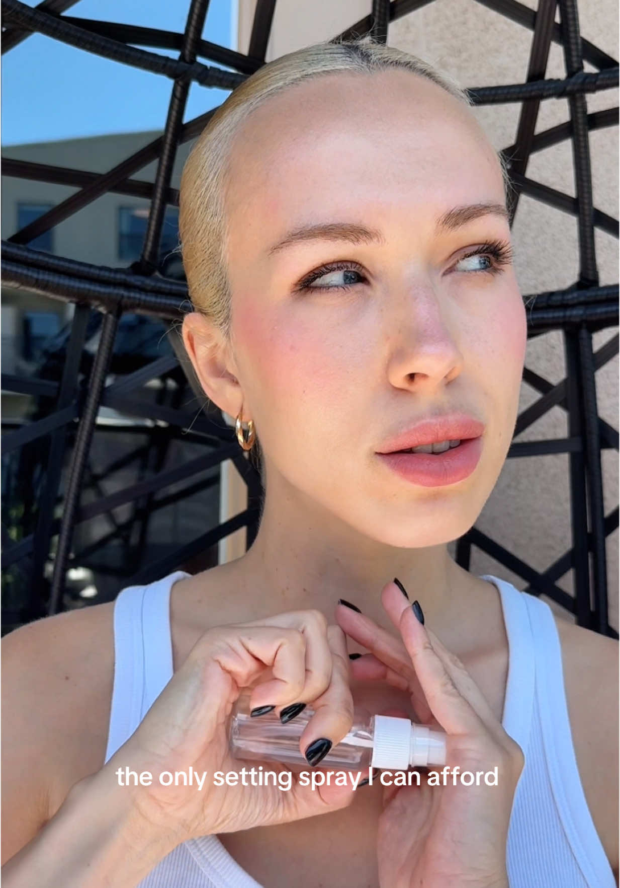 setting spray diy 🤷🏼‍♀️ #settingspray #makeuphacks #MakeupRoutine 