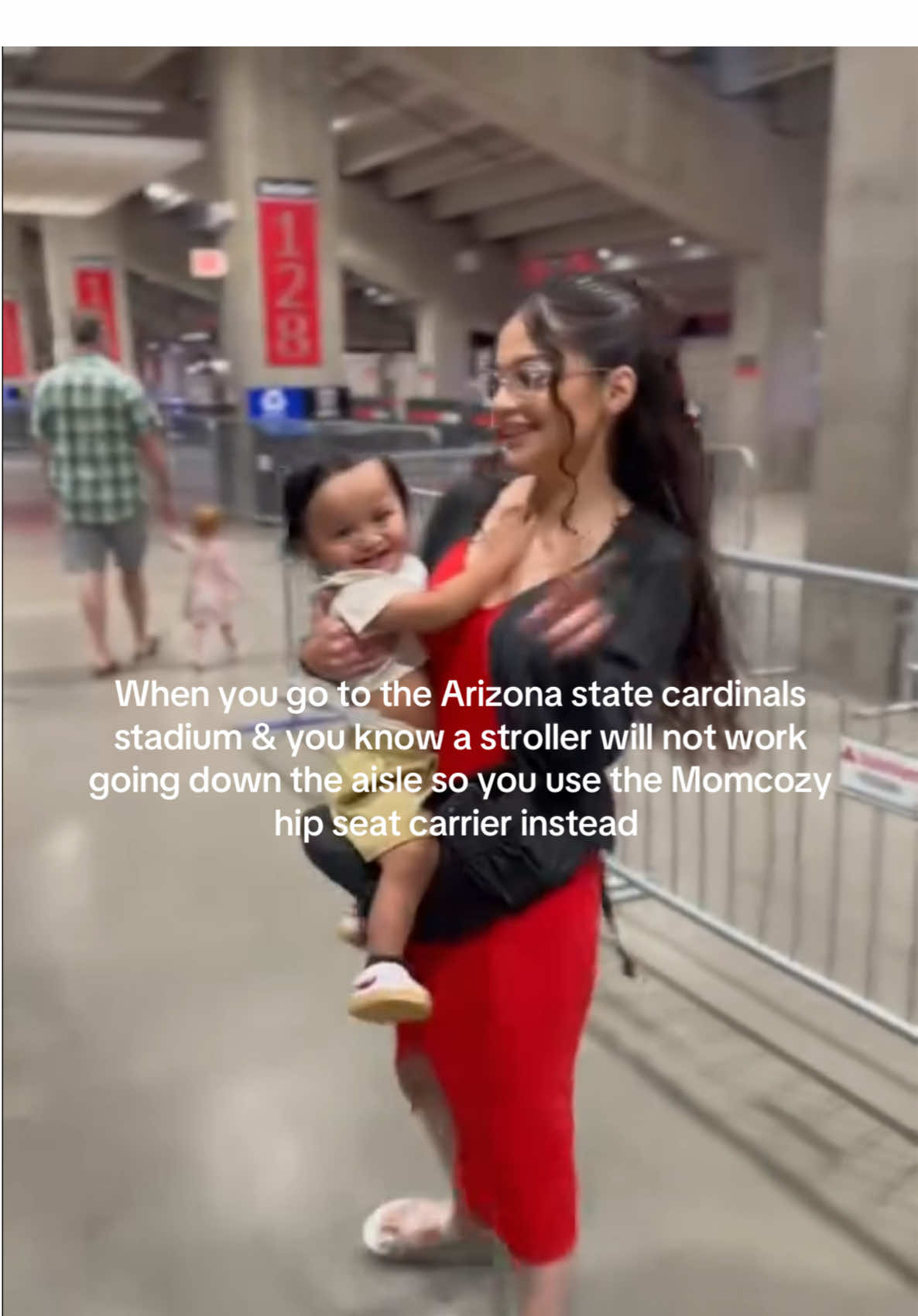 Make sure yall save your backs by using the @momcozy hip seat carrier #momcozy #momcozybaby #pr #influencer #babytrends #babyinfluencer #momcozyhipcarrier #babymusthaves 