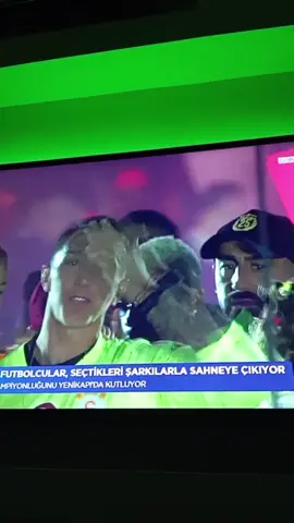 😭😔#muslera #keşvet #beniöneçıkart #şampiyongalatasaray #Yenikapı #n 