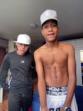 Volvimos!🤩 los reales del trend🤷🏾‍♂️ #hermanos #likе #makeup #lik #fypppppppppppppp #joda 