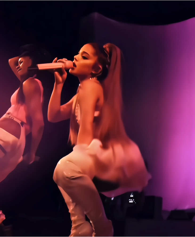 #ARIANAGRANDE :: CUZ IM SO INTO YOU | tentei fazer a trend so pra não deixar a dona da musica fora da trend né | scp buterascp/sceneagb cc dvzamp #foryoupage #foryou #viral #arianagrande #trend @arianagrande 