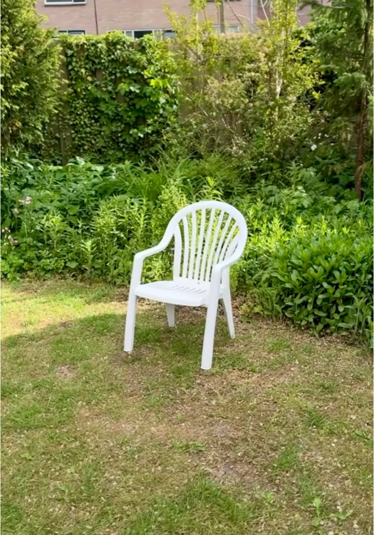 The white plastic chair edit🔥 #whiteplasticchair #chair #edit #aftereffects #adobeaftereffects