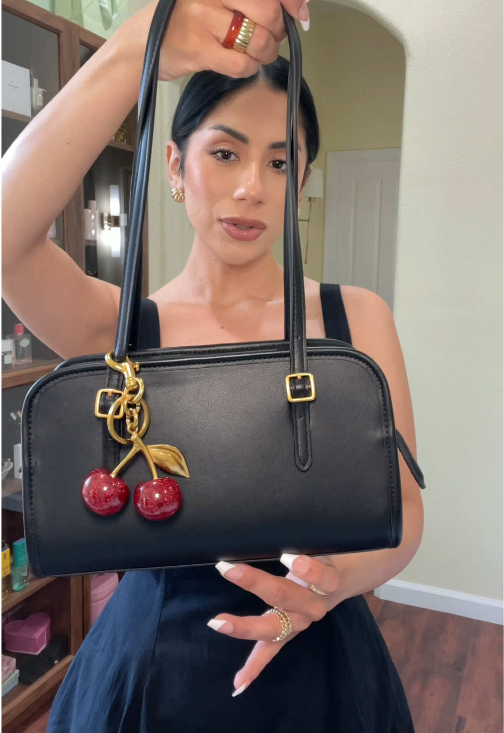 Gorgeous, Chic, and classy Swing Zip Bag 🍒 #swingzipshoulderbag #coachswingzip #pursetok #ttshopdeals #ttshopfinds #pursecollection 