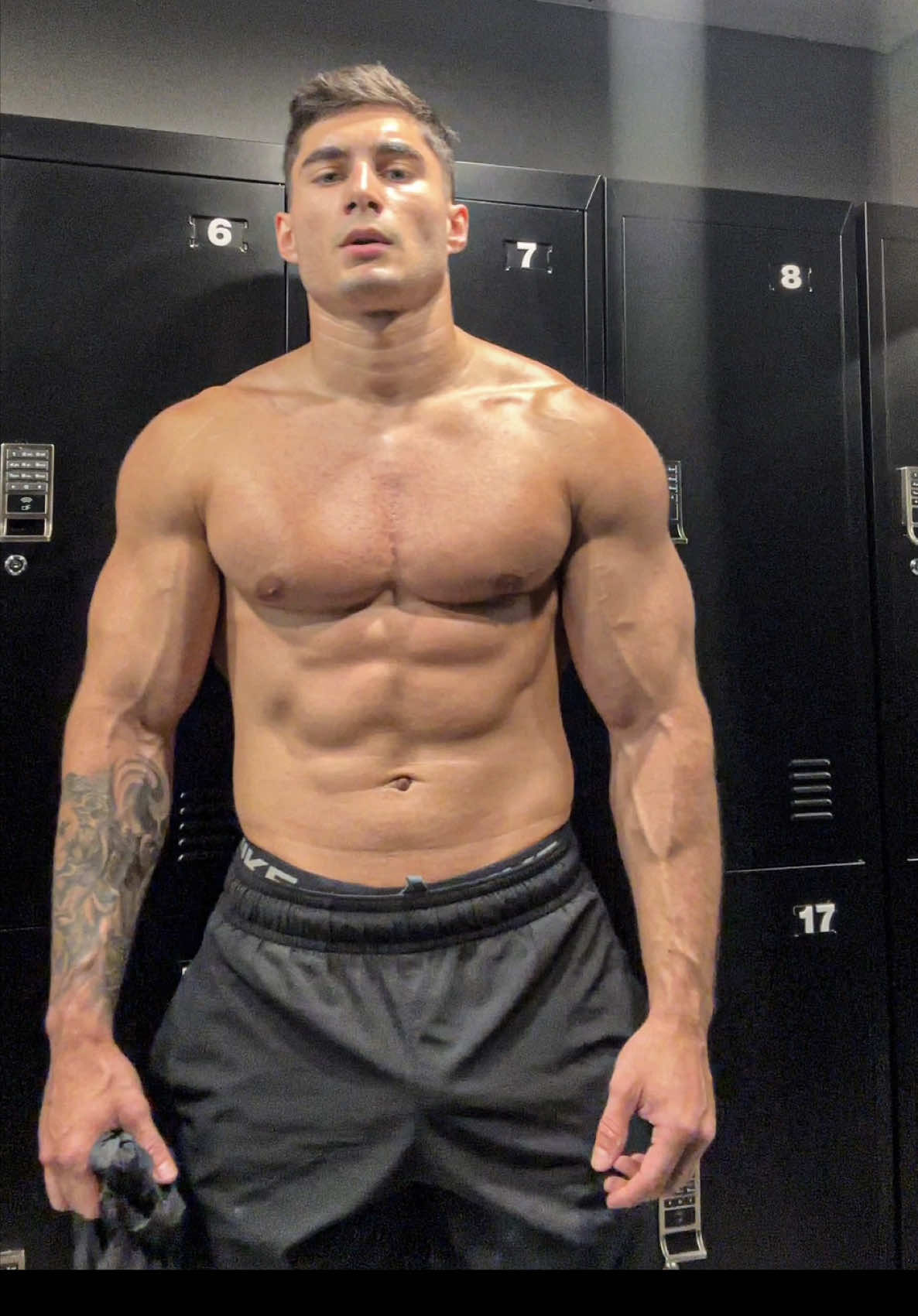 Built from the grind. #physique #calisthenics #trending #viral #motivation #gym #workoutmotivation 