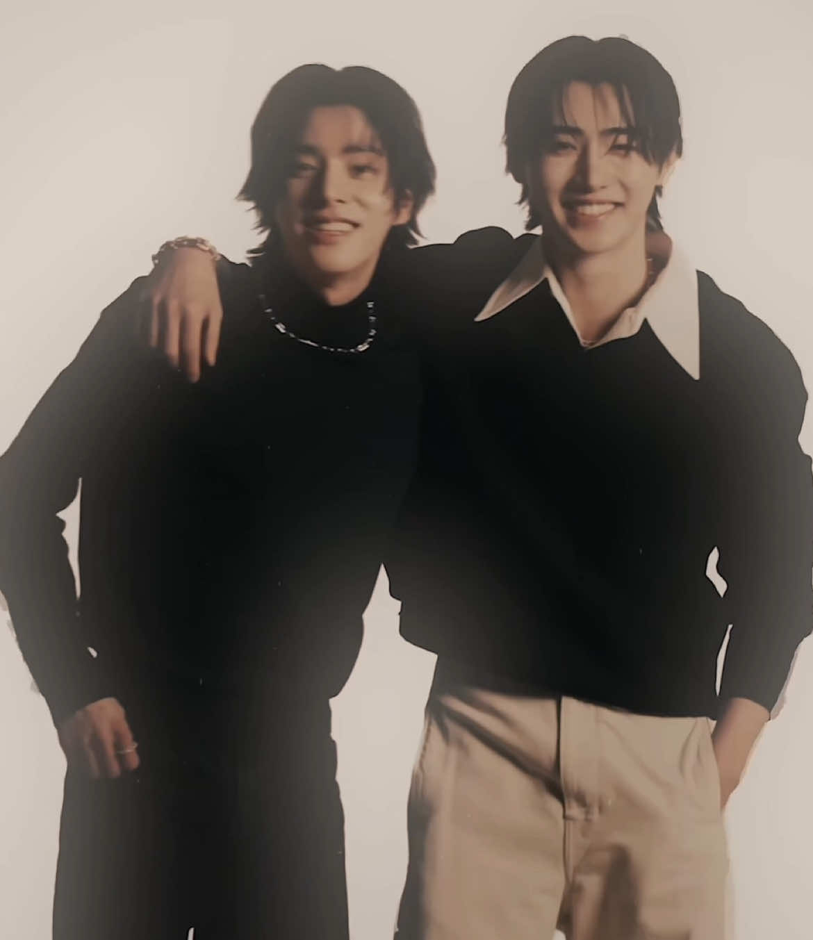#JAKEHOON : Gosh they’re so cute 😞🫶🏻 #enha #fyp #enhypen #4u #foryou #fortoupage @diana ᵕ̈ @𝓝❦︎ @₊‧°𐐪iheartgyu𐑂°‧₊ @Gigi ☆ @isa 