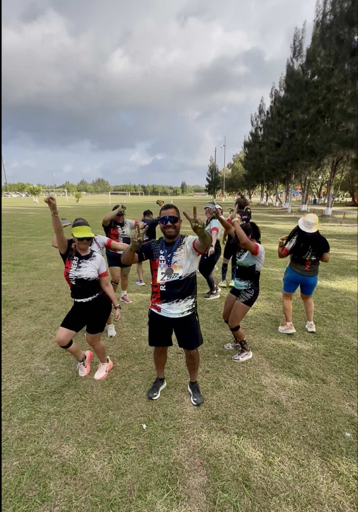 Todos somos #familiaprime ❤️🖤 #primerunners #buscatuprime #Running #run #runner #runningmotivation #viral #humor #comedy #correr #equipo #team #crossfit #Fitness #motivation 