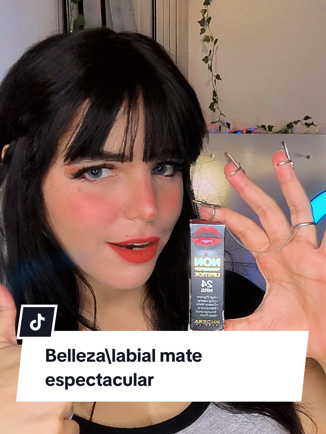 Miren este labial mis Odelivers princesas talladas por los mismos dioses la verdad es que  me encanto este labial es de PHOERA NON Transfer Lipstick  en el tono 06 Belle lo puedes adquirir acá en el carrito naranja 🛒  #lipsticktutorial #labial #tutorial #makeup #odett #odettmart  #odelivers #labios  #PHOERA #beauty #mexico  #veracruz #larinoamerica  @Odett Mart 