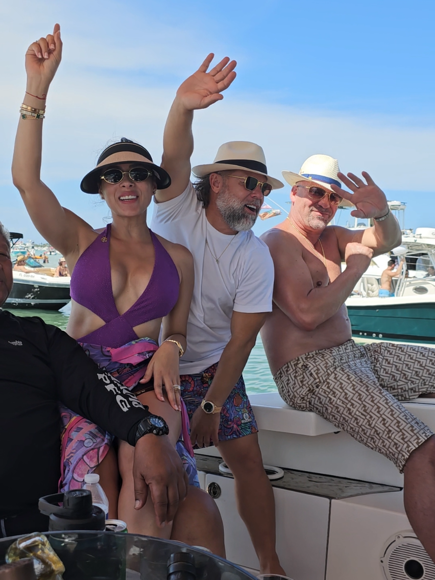 Nos vemos el martes. ¡Suerte a todos y que Dios los bendiga! ✈️🌴⌚🙏 👉Gana $100,000 este martes (haz clic en el enlace en nuestro perfil) 🔥🔥🔥