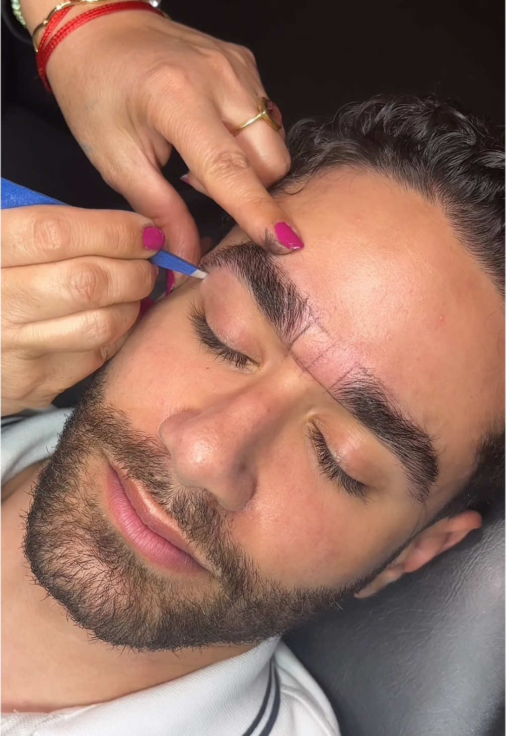 men's brow shaping in four easy steps, shown by our dedicated, professional brow stylist Afsi  #browmap #browmapping #browshape #browtweezers #browtweezing #browtweeze #tweezing #mapping #browmappingtechnique #menslook #men #man #mensgrooming #mensbrows #malebrowshaping #malebrows #beauty #browsocietynyc #trending #viral #fypシ 