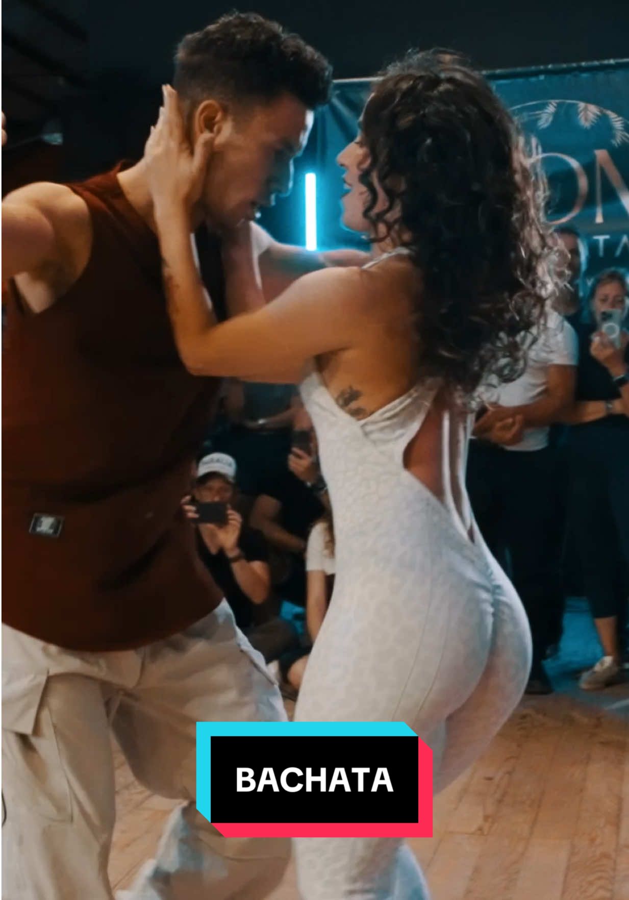 Bachata 🤩 #bachata #teextraño #bachatatiktok #bachatadancing #bachatadance #pabloperezbachata 