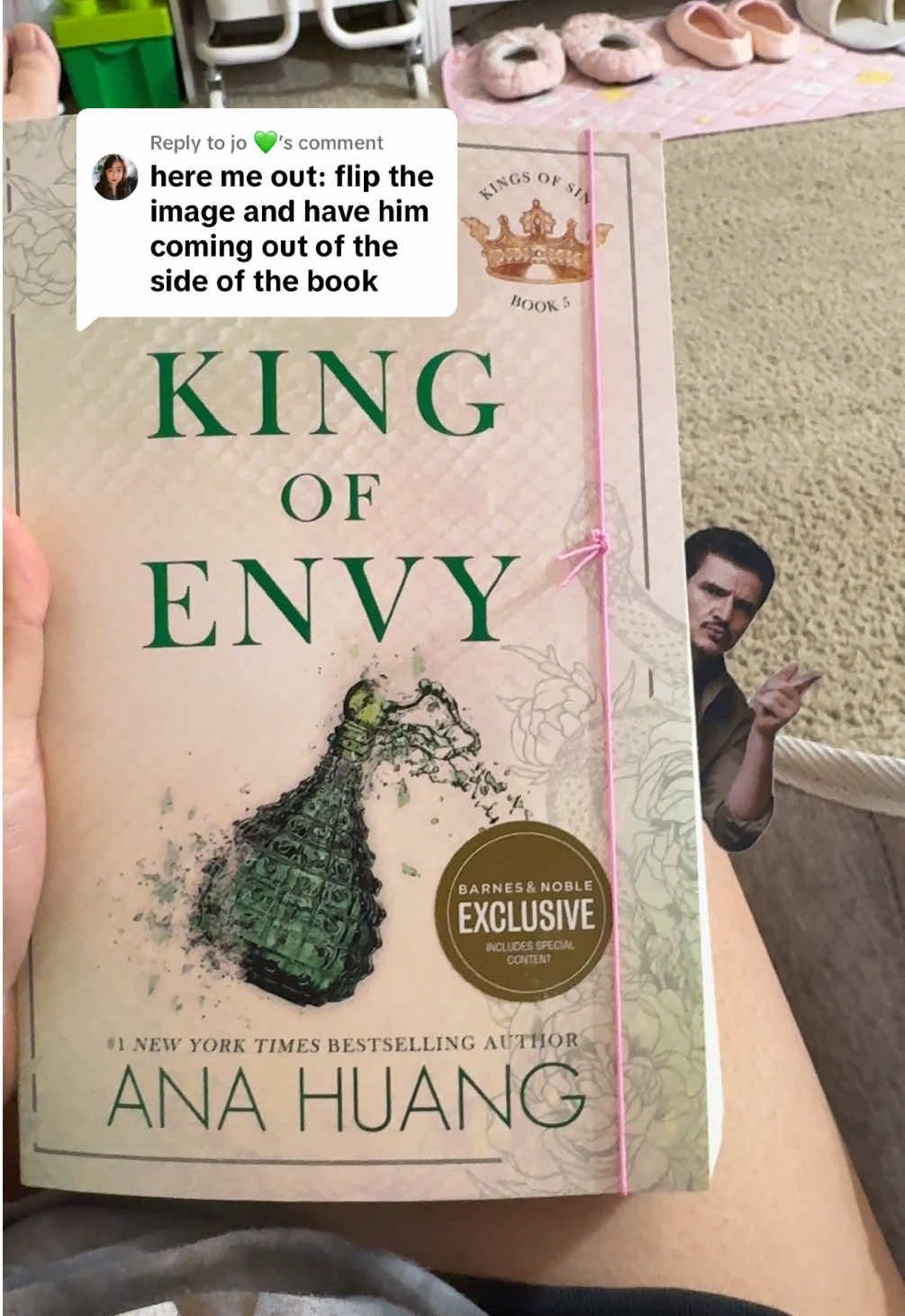 Replying to @jo 💚 it’s like he’s saying “hey, don’t forget to finish the book.” 😂  #pedropascal #pascalispunk #materialsts #a24 #kingofenvy #anahuang #BookTok 