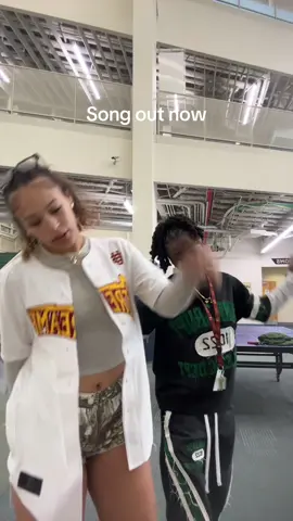 ‘Streamer University Anthem’ by Yonna, Reece, Kia the Creator, and Kebo out on YT and sound cloud ! 🚩 #streameruniversity #streamer #fyp @esti 