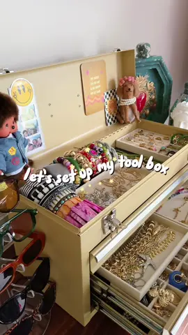 here’s how I stored my jewelry in my toolbox ⭐️⭐️  #jewelry #jewelrybox #jewelrytoolbox #eclecticdecor #toolbox #essentials #vintage #vintagejewelry 