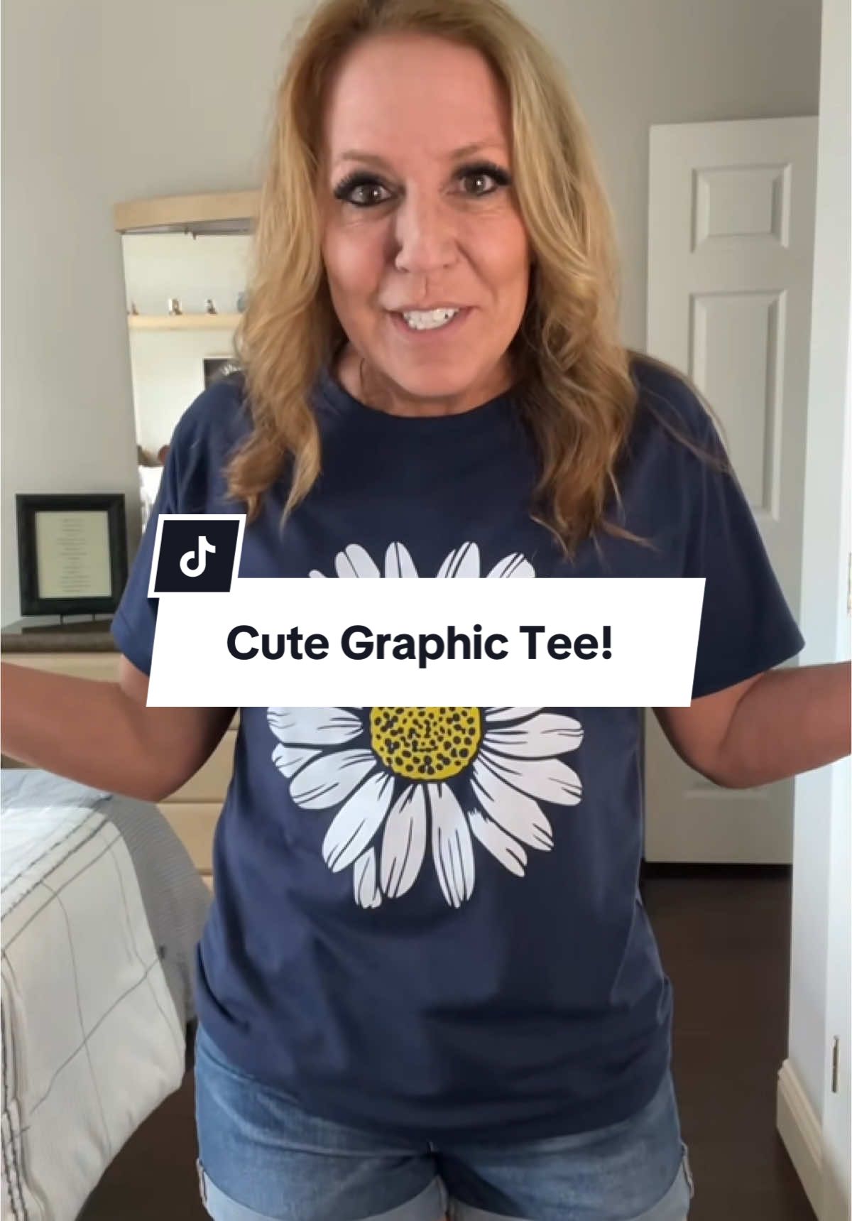 Super Cute Flower Tee!! True to size! Several colors!! #daisyshirt #womentees #summervibes #casualtees #teamterryketo #teamterryliving #memorialdaysale #grahictees #under10dollars 