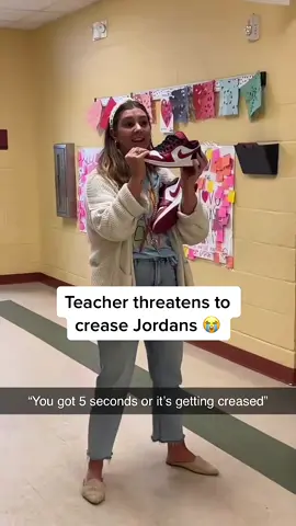 Teachers are getting too hip 🤣 @kaylynemarie #sneakers #nike #basketball #fashion #hypebeast #teacher #shoes #school #student 