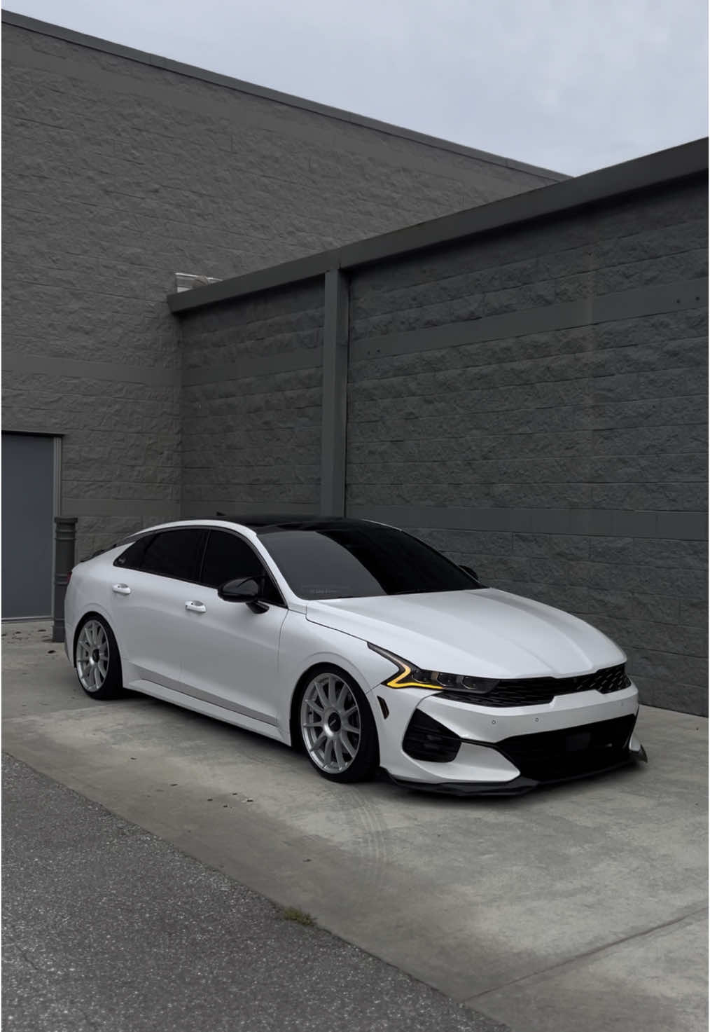 it’s a base model k5 bro 📉 #fyp #trending #kia #kiak5 #k5 #kdm #cars #carsoftiktok #dl3 #explore #rotiform #k5gt #foryoupage #car 