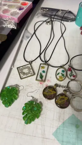 Such a fun kit. Comes with so many supplies to make necklaces, keychains, earrings and more. #diyjewelry #jewelry #resinjewelry #jewelrymaking 