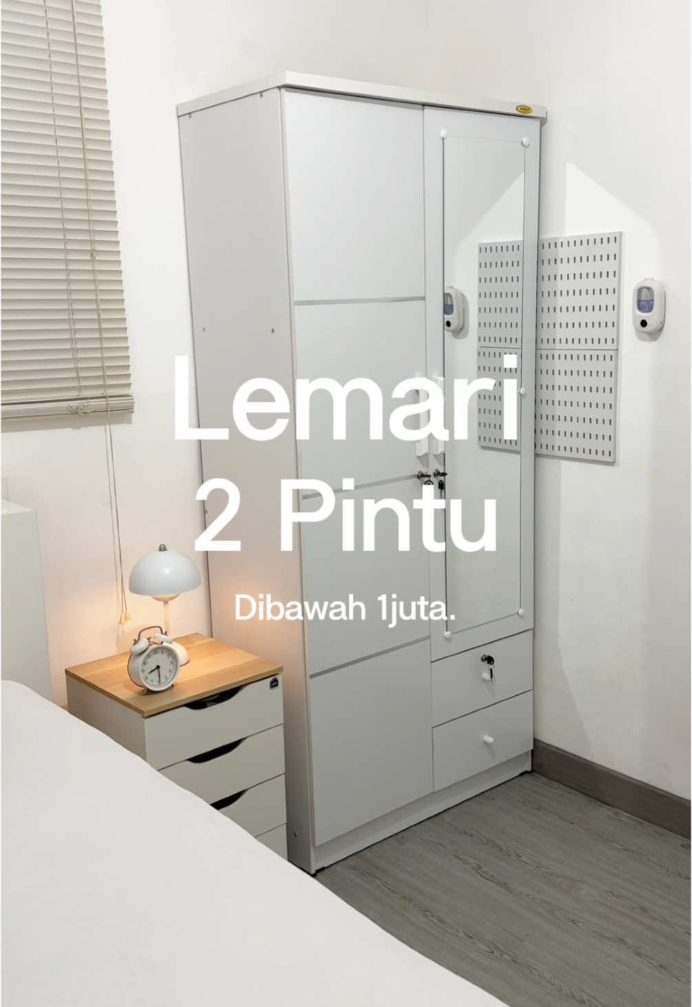 Lemari budget-friendly dengan desain simpel dan warna putih yang clean. Cocok banget buat kamar minimalis atau kamar sempit #lemari #lemaripakaian #lemaribaju #lemariputih 