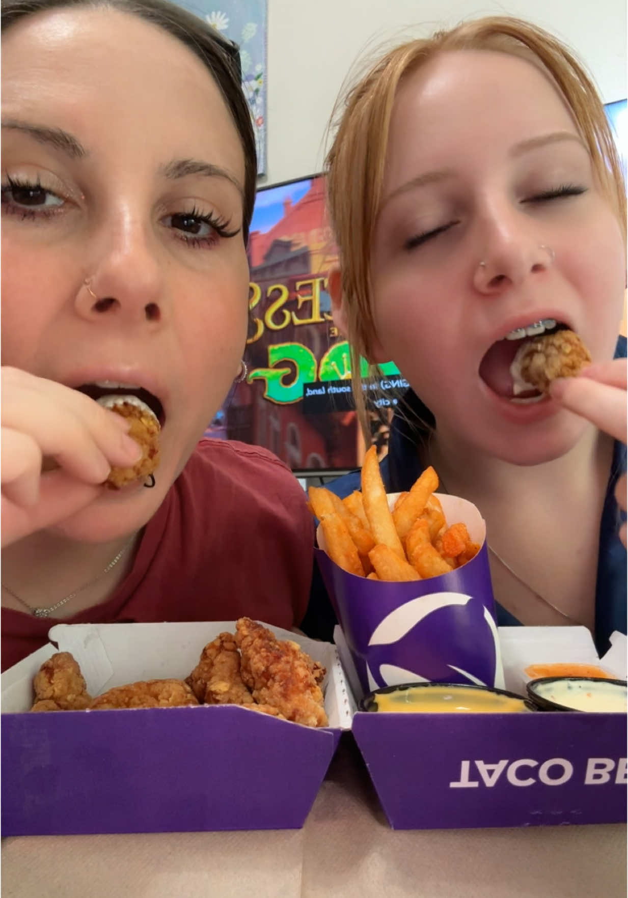 Trying TACO BELLS chicken nuggets! #tacobell #chickennuggets #tacobellchickennuggets #mukbang #eatingshow #fypシ゚viral 