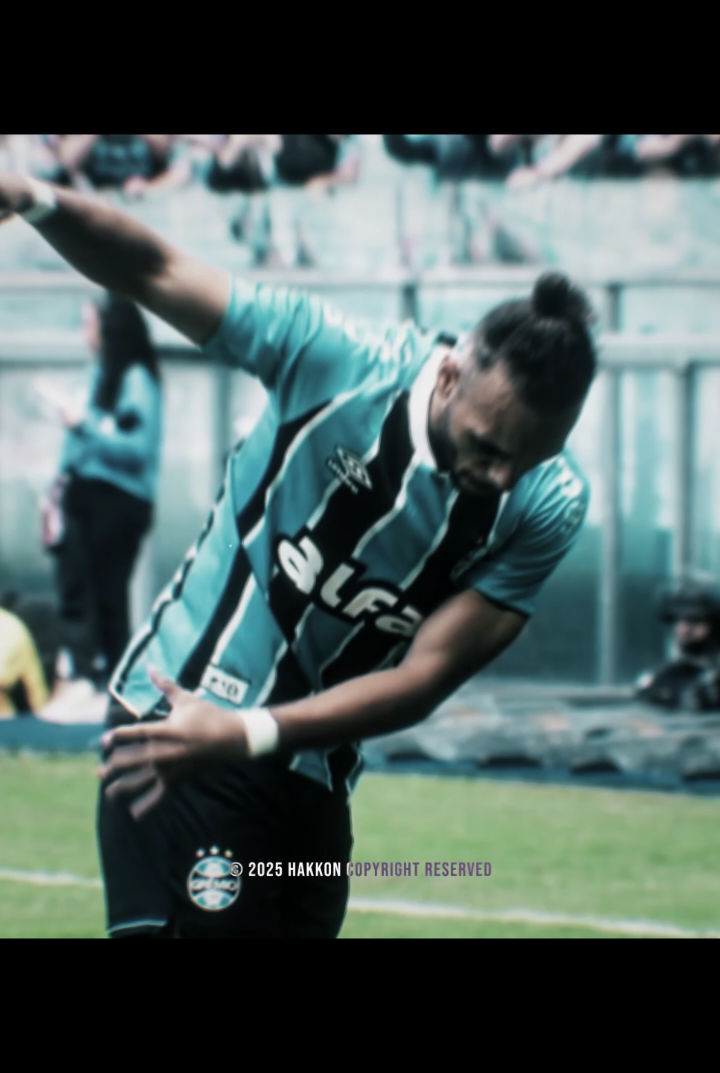 Melhor centroavante do Brasil na sua tela. 😮‍💨🔥 . . . ib: @jaoxzsep  #gremio #gremiomaiordosul💙🖤🤍 #braithwaite #aftereffects #fy #edit 