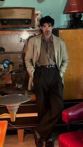 Another 80s male escort outfit I guess 🙂‍↕️ vintage linen Armani jacket Pants and shirt are both thrifted #fyp #OOTD #vintage #80sarmani #armani #americangigolo #richardgere 