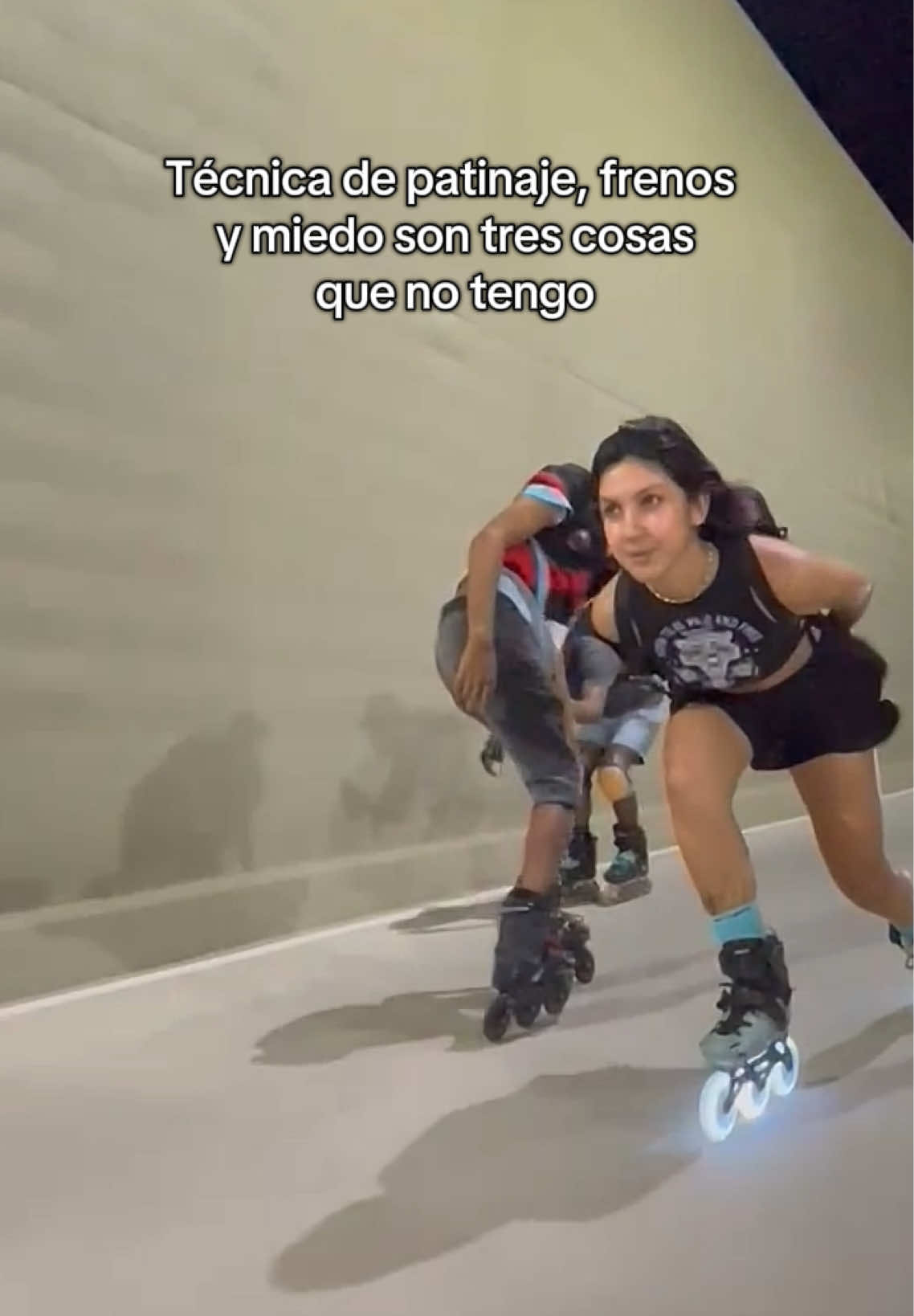 Pura adrenalina…😎🛼 #patinaje #skating #roller #patinajeurbano #barranquilla #puertocolombia #colombia #girls 