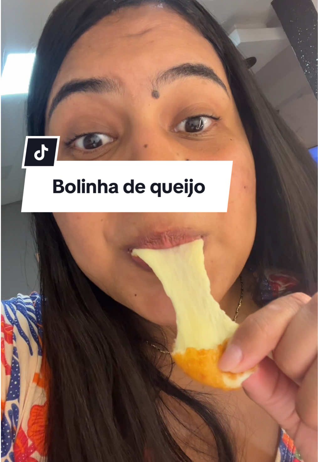 Bolinha de queijo com três ingredientes 