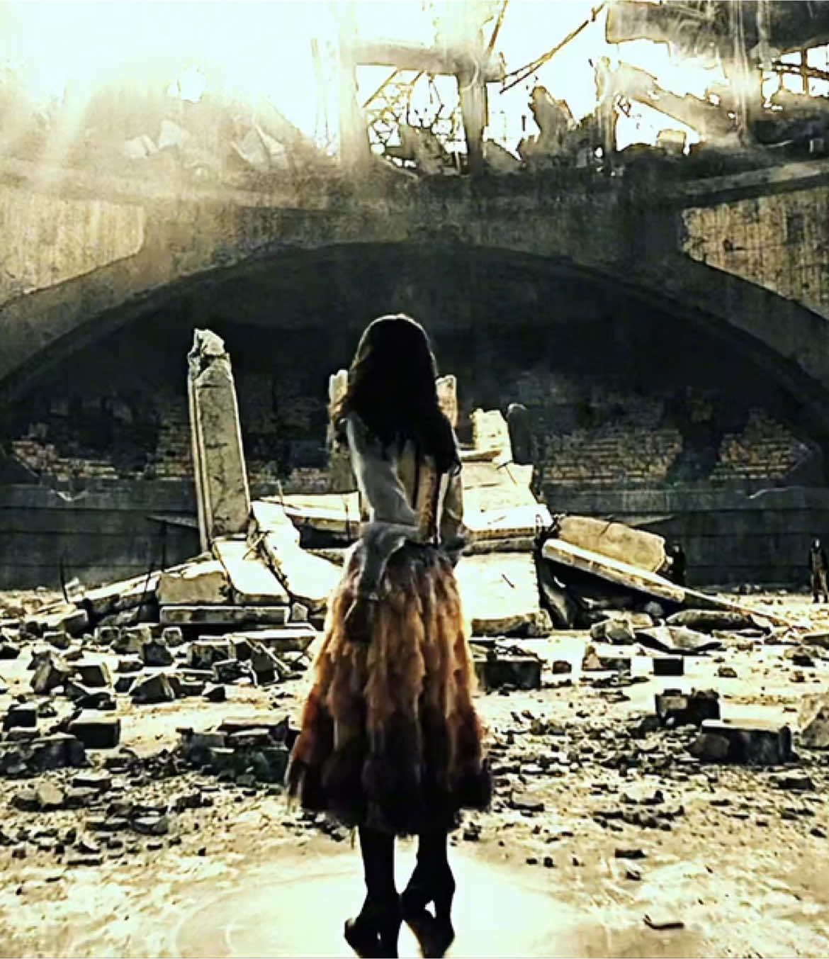 #LUCYGRAYBARID || she followed him down for 60 years #fyp #viral #hungergames #edit #bosbas #coriolanussnow #lucygraybaird #catchingfire #mockingjay #katnisseverdeen 