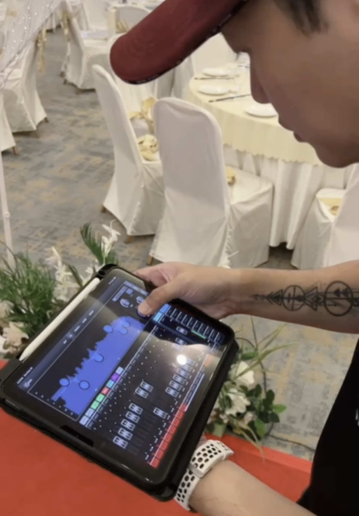 How we setup everything in 30 minutes for a wedding event #wedding #event #pasystem #soundsystem #rental #kuching #sarawak 