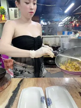 Ốc Hương Sốt Trứng Muối #ốctichungcunguyenthienthuat #LearnOnTikTok #ăncungtiktok #reviewanngon @Pé Út ☘️Ốc Ti Q3 ☘️ 