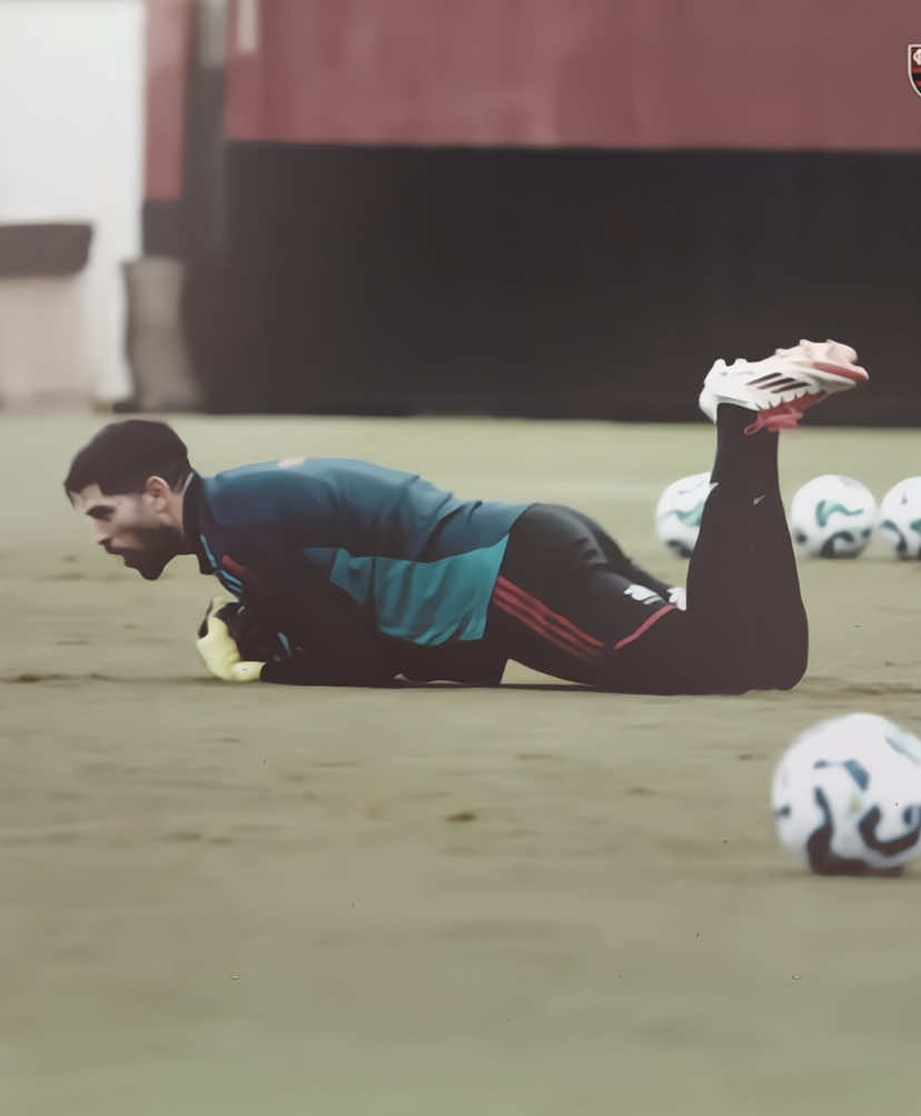 Imagina como deve ser triste não ter o Rossi como goleiro do seu time 😮‍💨 #rossi  #flamengo #flamengotiktok #viral #explore #fyp 