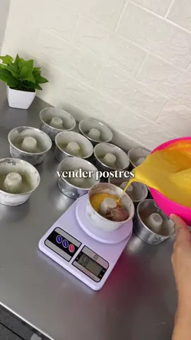 ¿Por qué no te queda dinero si vendes tanto? Tal vez el problema no es tu postre… sino que sigues usando tazas medidoras en lugar de una gramera digital. Y así, mi amor, es imposible saber si estás ganando o perdiendo. Si no pesas, no calculas. Y si no calculas, no cobras bien. Cada gramo cuenta. Cada receta tiene un costo exacto. Y eso es lo que diferencia a una emprendedora de verdad de alguien que solo vende por impulso. Imagina saber exactamente cuánto te cuesta cada receta, ponerle el precio justo y empezar a ver GANANCIAS reales. Porque vender no es suficiente. Lo importante es que te quede. Comenta “GANANCIAS” y te envío: ✅ Mis plantillas automáticas de costos en Excel ✅ + un curso de ventas para que empieces a cobrar como una profesional. No cocines más a ciegas. Tu negocio merece orden, estrategia y resultados. #reposteria #dessert #postres #bakery #pasteleria #cake #cakeboss #cake #reposteras #cakeshop #cakedecorating 