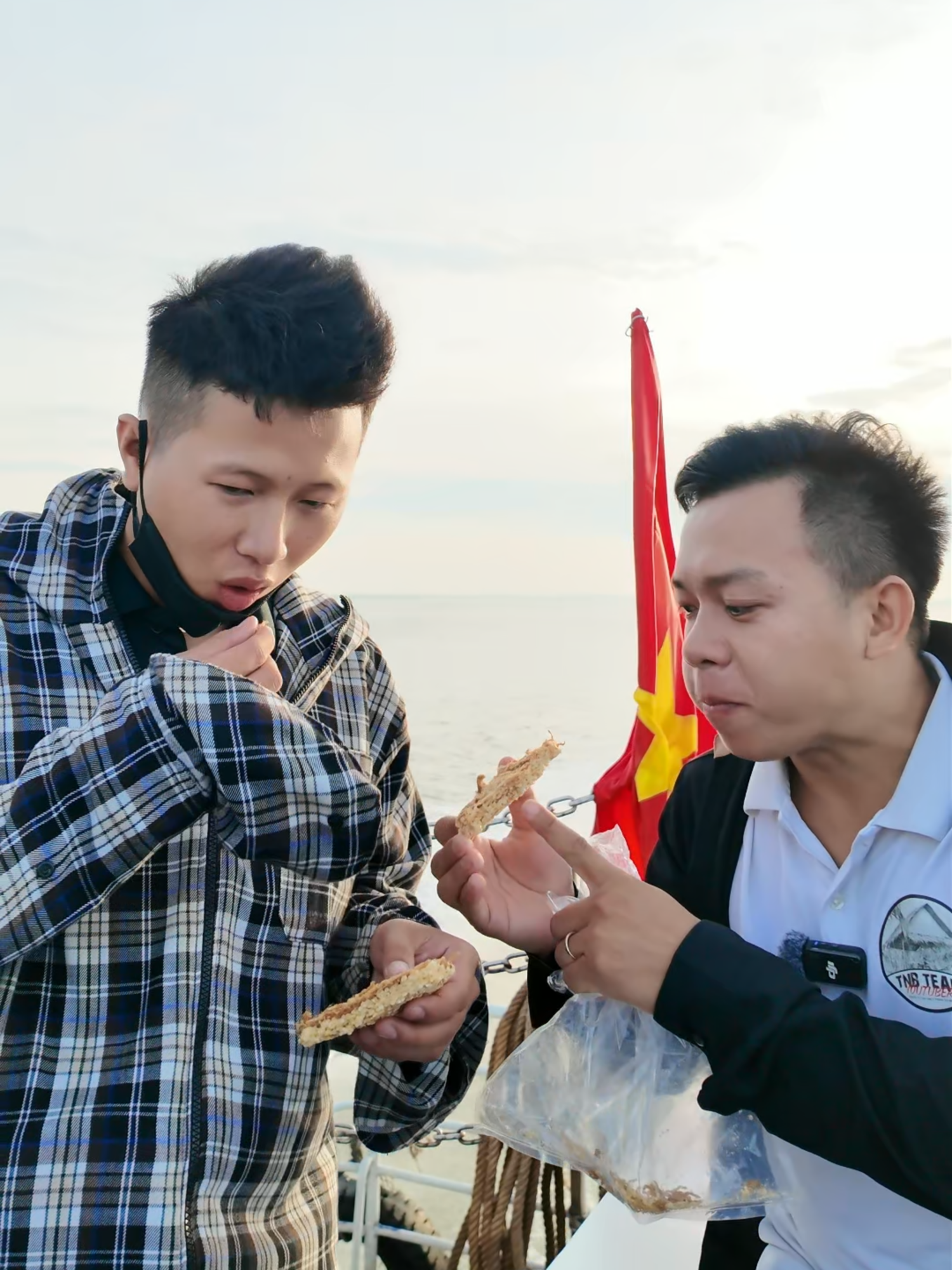 cơm cháy đáy nồi chà bông