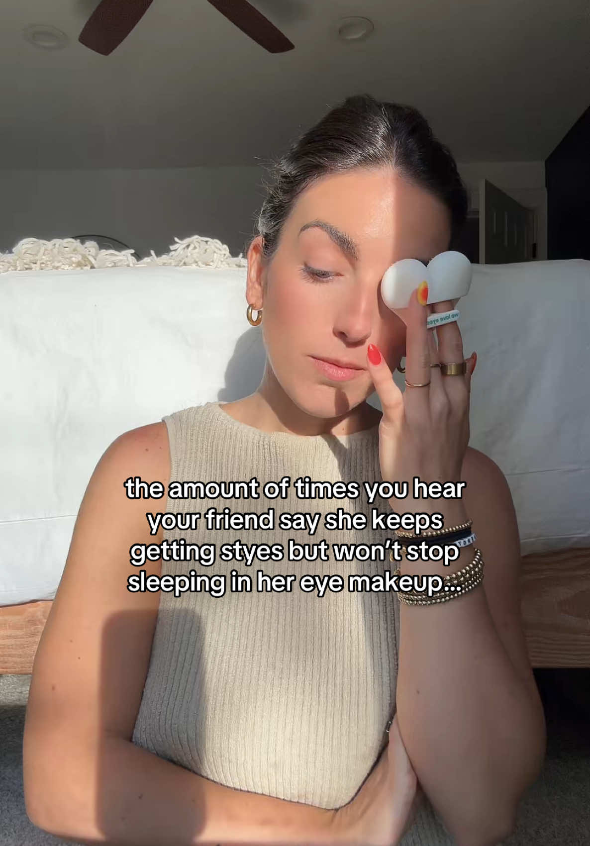 It’s simple: remove your makeup every night to avoid bacteria, lash mites and styes!! 👏 #eyemakeup #styes #lashmites #eyecaretips #eyehealth 