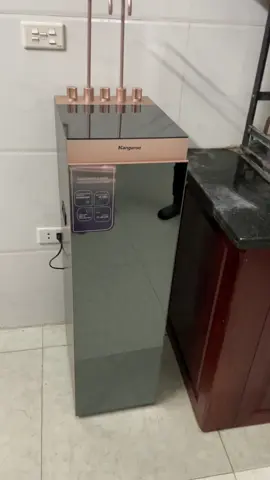 Kangaroo SUMIRE ion Kiềm tích hợp nóng lạnh 2025. Một thiến kế đơn giản sang trọng mà hiệu quả tối ưu. Với 13 lõi lọc cùng công nghệ điện phân trên tấm cực titan phủ bạch kim chống ăn mòn là sự lựa chọn hoàn hảo nhất cho gia đình bạn. #ionkiemtuoi#maylocnuockangaroo #ionkiem #hydrogen #maylocnuoc #kangenk8 