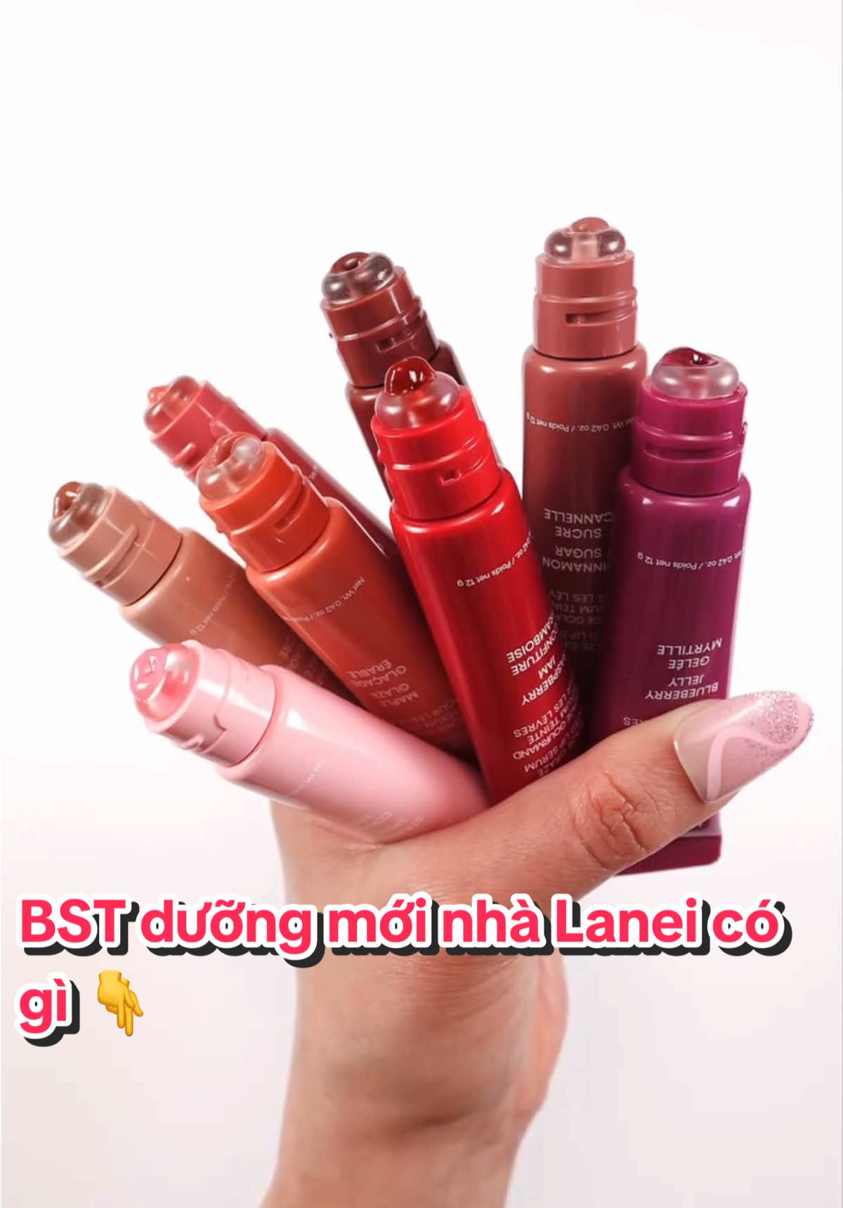 💕 SON DƯỠNG CÓ MÀU LANEIGE – NHẸ MÔI, CĂNG BÓNG, ĐẸP TỰ NHIÊN ✨ 💋 Đẹp chuẩn Hàn – Dưỡng môi căng bóng – Lên màu tự nhiên – Chỉ cần Laneige Glaze Craze Tinted Lip Serum 👏🏻👏🏻 👉 Ai mê môi căng mọng – lên màu nhẹ nhàng – bóng mướt tự nhiên thì không thể bỏ qua em này đâu nha! ▶️ Ưu điểm nổi bật:  • Dưỡng ẩm vượt trội với chiết xuất jojoba, vitamin E và thực vật thiên nhiên  • Chất son dạng serum, mỏng nhẹ, không bết dính  • Cho môi căng bóng, mềm mượt, giảm khô môi rõ rệt  • Màu lên chuẩn – tự nhiên – tươi tắn, phù hợp nhiều tone da  • Thiết kế mới cao cấp, sang trọng – phù hợp cả dùng cá nhân lẫn làm quà tặng #makeup #laneige #mmperfume949 #xinhgaitiktok #lacongaiphaixinh #mombe 