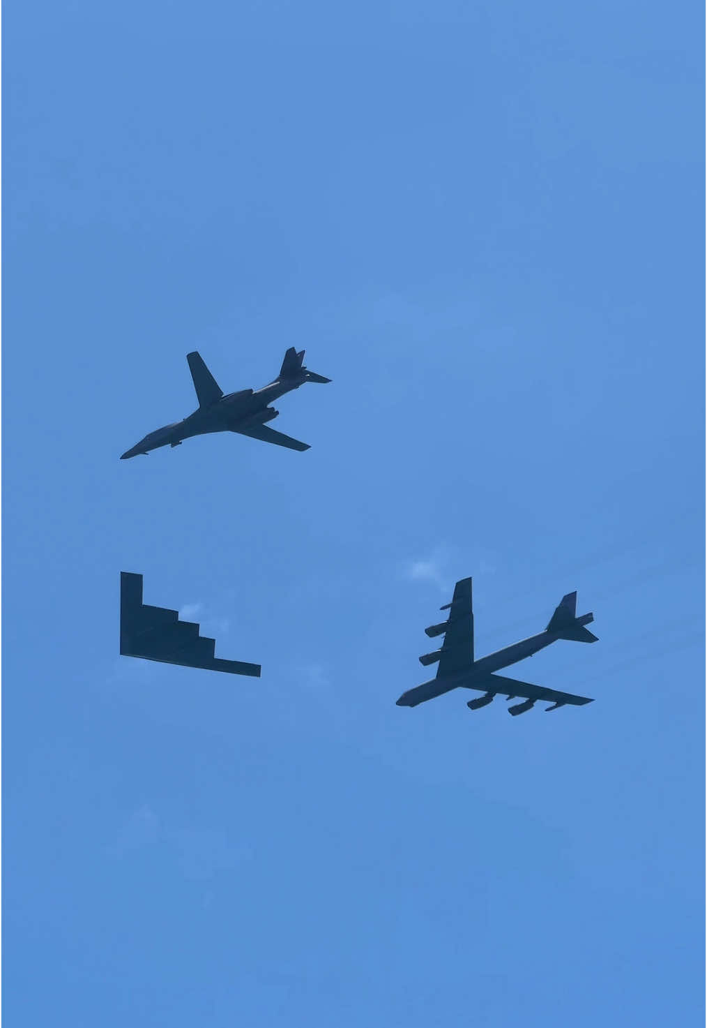 Part of the Air show for Memorial Day in Miami. Among the military aircraft is the stealth aircraft Stealth B2 Spirit. There are only 21 of them in the world. The cost of one is 2 billion dollars. #stealth 
