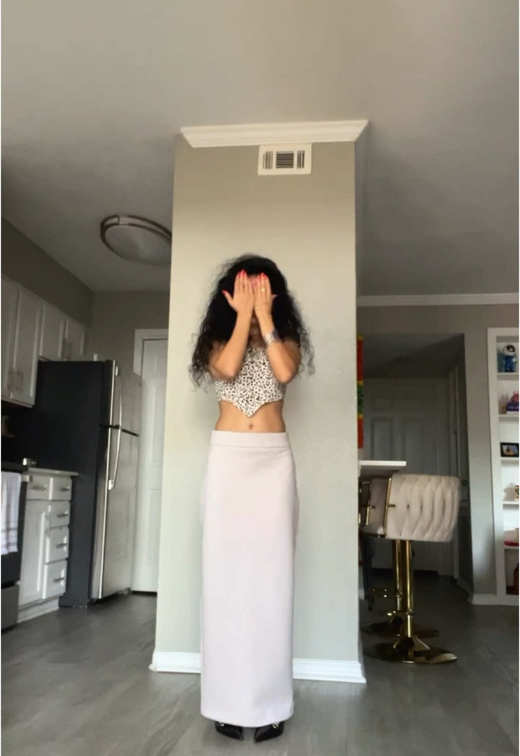 Besos 💃  #besos #trending #bollywoodsong #dance #dancechallenge 