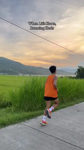 When life hurts running heals #Running #runningmotivation #keeprunning #keeprunningwithsirens #sirensign #sirensigndailyvlog 