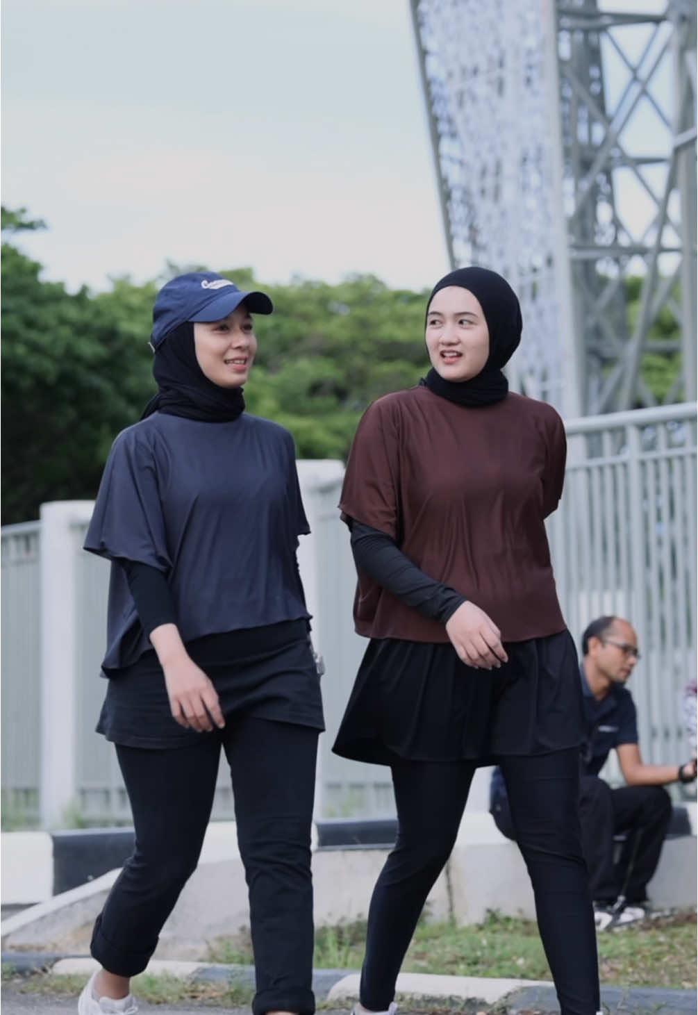 kami pake baju olahraga dari @Andiencollection bisa beli satu set juga yaa, jangan lupa diklik keranjang kuningnya 🙇🏻‍♀️  #foryoupage #ootdolahraga #setelanolahraga #3n1 #rokleggingolahraga #outfitolahragahijab #atasanolahraga #bajuolahragawanita 