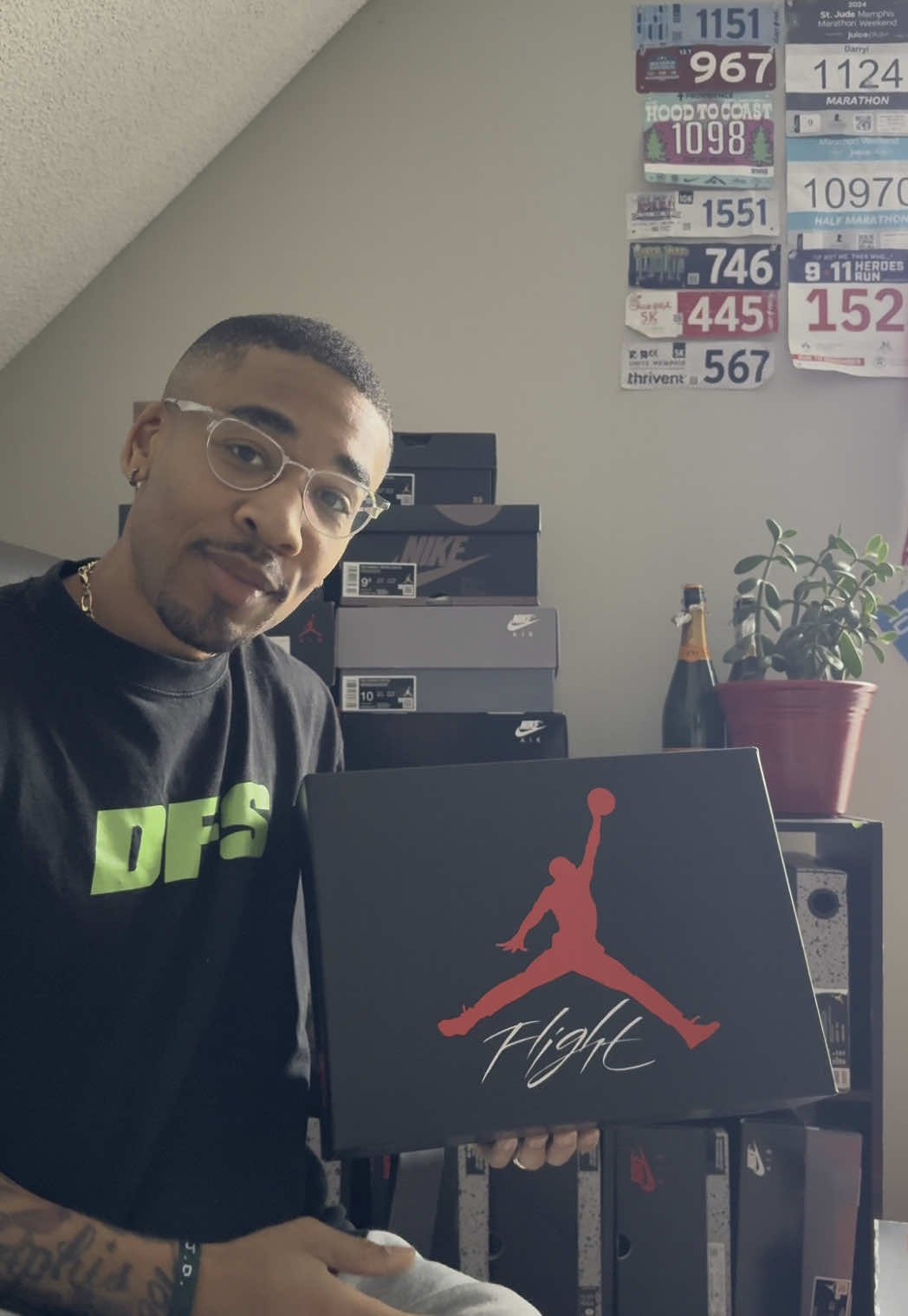 Full unboxing of the #AirJordan4 “White Cement”. Couldn’t wait to grab these and retire the oldies!  Expect these on feet ASAP! #unboxing #jordan4 #cement #nike #kicks #sneakers 