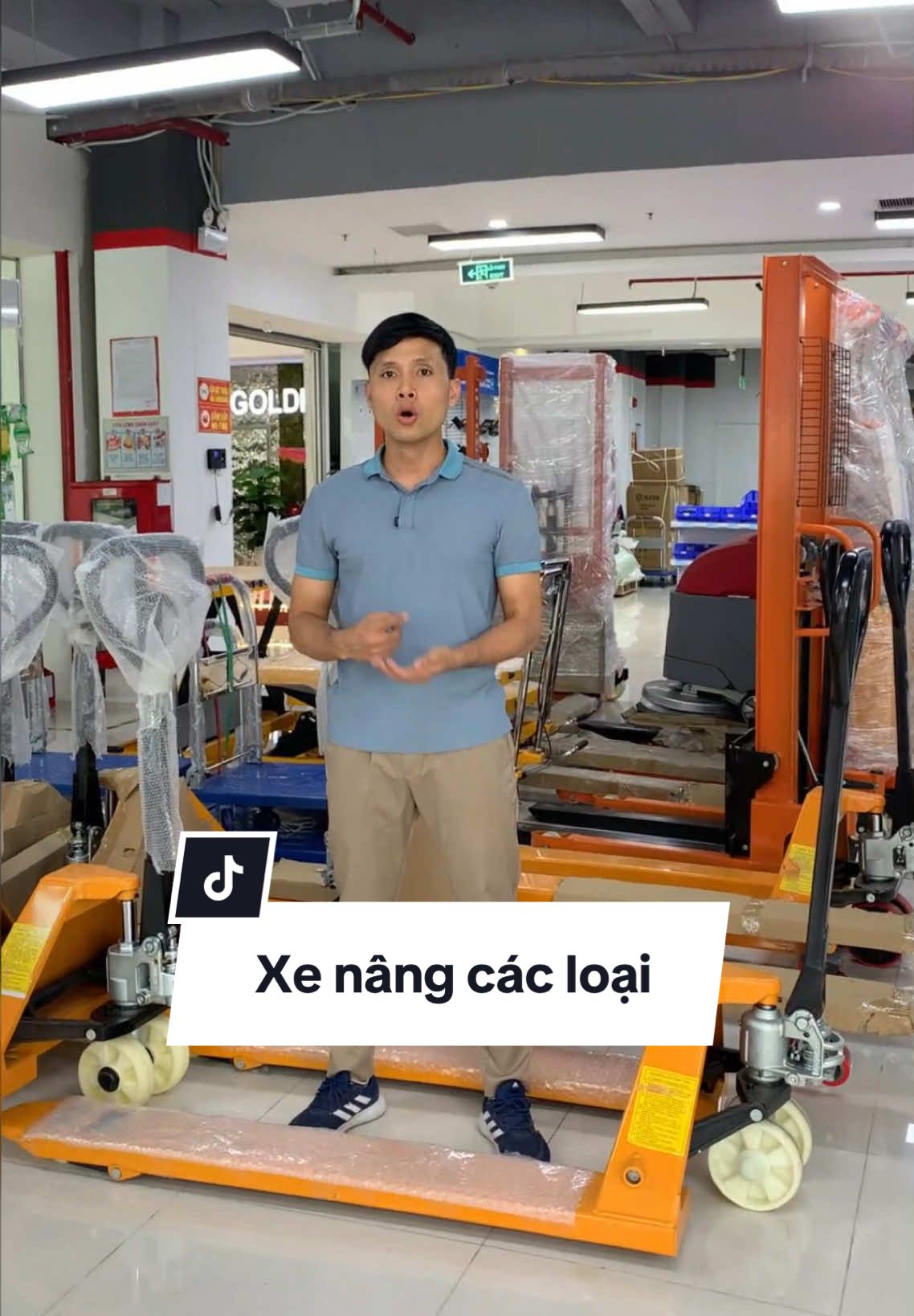 Xe nâng tại kho giá hời đây các bác #xenang #xenangtaythap #xenangtaycao #xenangdien 