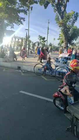 suasana alun-alun Jember pas hari Minggu pagi 🤗  #alunalunjember #jember #fypviral #viraltiktok 