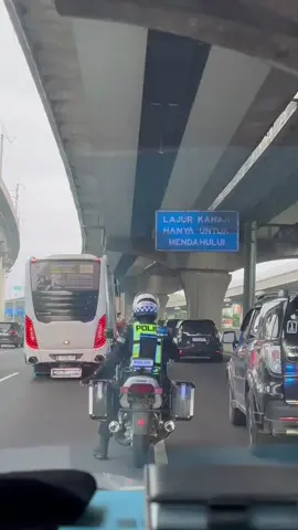 mohon maaf ganggu jalannya #walpri #polisiindonesia #gipol #polisi 