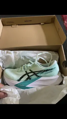 Bismillah sholawatin aja dulu aku doakan bisa kalian punya sepatu impian amiin🙏🏻🤲🏻#asics #asicsrunning #magicspeed4 #binsikbareng #pelarisiput #pelarikontenbinsik🏃‍♂️ #fyp 