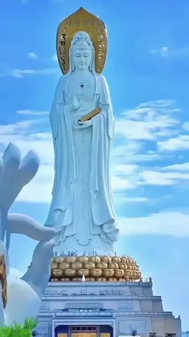 tượng Phật Bà Quan Âm Thượng - Hải Nam Sơn  đứng trên tòa sen cao 108m trên biển với ba mặt nhìn ra ba hướng tượng trưng cho Từ bi, Bình an và Trí tuệ.  KHÁM PHÁ THIÊN ĐƯỜNG BIỂN- HAWAII PHƯƠNG ĐÔNG  TOUR ĐẢO HẢI NAM – TRUNG QUỐC  HÀ NỘI- ĐẢO HẢI NAM- TAM Á- HẢI HOA ĐẢO-HÀ NỘI  (Thời gian: 4 ngày 3 đêm, phương tiện máy bay)  📞 Hotline: [094.889.5556] Đi là ghiền – đi rồi là muốn quay lại Đừng bỏ lỡ cơ hội khám phá thiên đường có thật tại Trung Hoa! #fypシ゚ #xuhuongtiktok #hottrend #trendingtiktok #phucthaitravel #cảnhđẹp #tourtrungquoc #TourNoShopping #tamá #hảinam #tượngquanâm