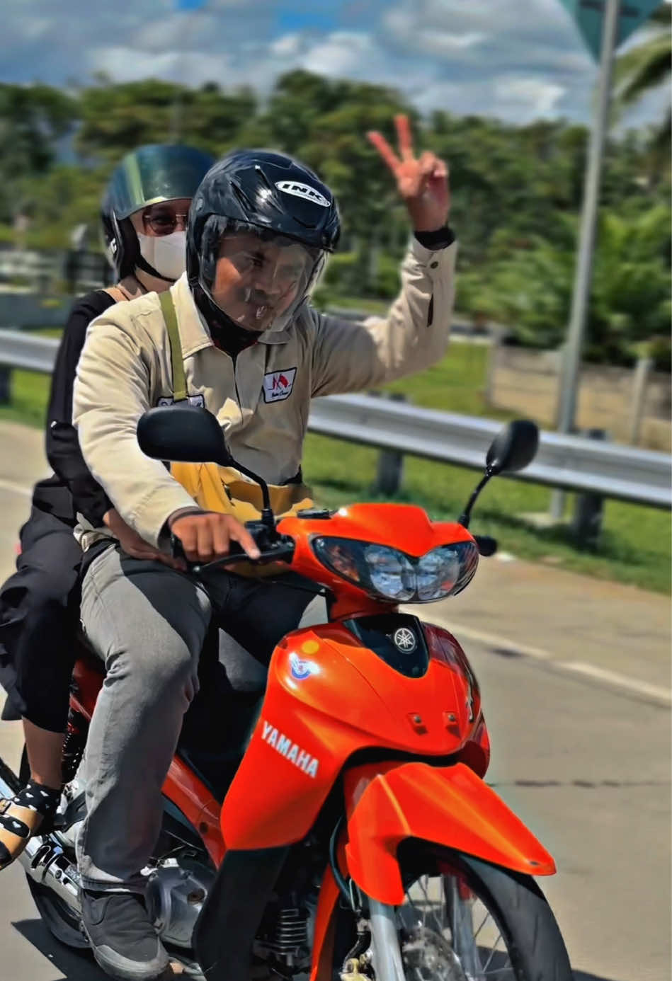 Pertalite, Pertamax antri panjang ..jadi pake yg irit2 aja  . . #yamaha #jupiter #jupiter5lm #5lm #5tp #jupiterz5tp @GeMinii♊ 