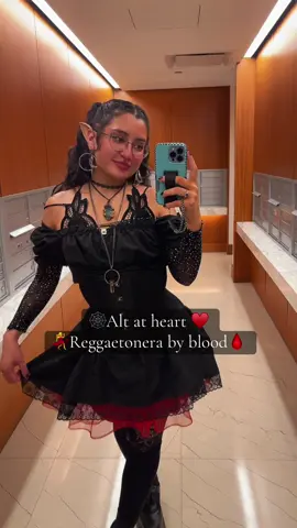 Goth picnic fit check ⛓️#altfashion #alternative #OOTD #latina #fashion #whimsigoth #elfears #goth #fantasy #whimsical #renfaire 
